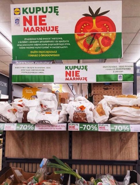 超市竟售過期食品，顧客為何紛紛點贊？背后的責任與創新